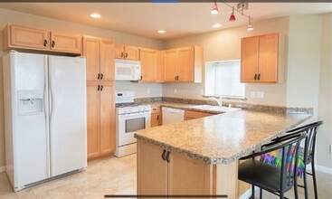 823 E Lakeshore Dr, Unit 1 in Lake Stevens, WA - Building Photo - Building Photo