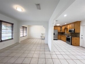 6295 SW 33rd St in Miami, FL - Building Photo - Building Photo