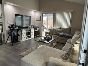 722 W Vineyard Ave, Unit 722 in Oxnard, CA - Building Photo - Building Photo