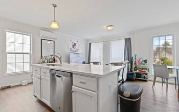 38 W Washington Ave in Stamford, CT - Building Photo - Building Photo