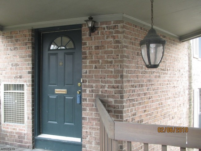 181 Long Hill Rd-Unit -10 in Little Falls, NJ - Building Photo - Building Photo