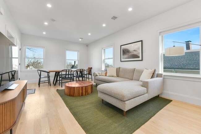 17 Akron St in Boston, MA - Building Photo - Building Photo