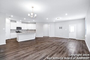 7950 Hanging Branch in San Antonio, TX - Building Photo - Building Photo
