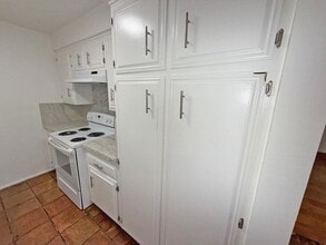 12235 Pacific Ave in Los Angeles, CA - Foto de edificio - Building Photo