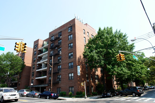 3825 Parsons Blvd in Flushing, NY - Building Photo - Building Photo