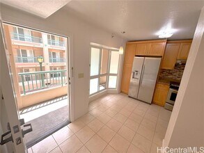 1090 Ala Napunani St in Honolulu, HI - Building Photo - Building Photo