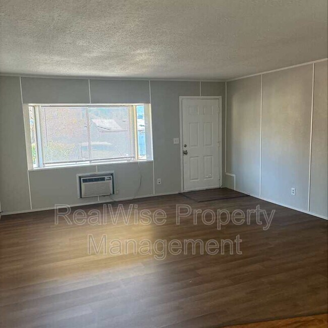 361 SE Theodore St in Winston, OR - Building Photo - Building Photo