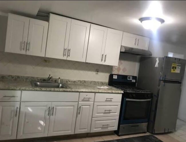 19 Chestnut St, Unit BSMT in Yonkers, NY - Building Photo - Building Photo