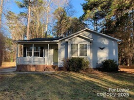 104 Pepper Cir in Mooresville, NC - Building Photo