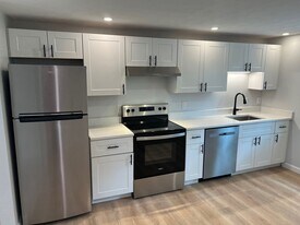 397-399-399 Alfred St in Biddeford, ME - Building Photo