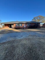 123 Bear Creek Rd in Goldsboro, NC - Building Photo