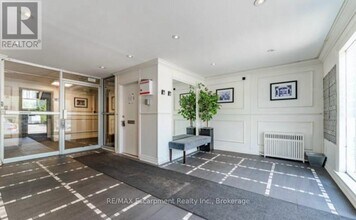 110 S Forster Park Dr in Oakville, ON - Building Photo - Building Photo