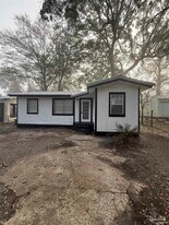 8024 Hayworth Ave in Pensacola, FL - Building Photo