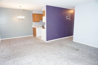 35431 Hickory Woods Dr in Clinton Township, MI - Building Photo - Building Photo