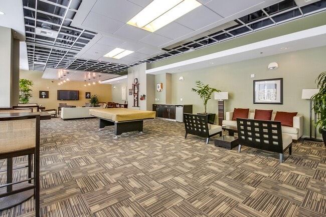 253 10th Ave, Unit 628 in San Diego, CA - Building Photo - Building Photo