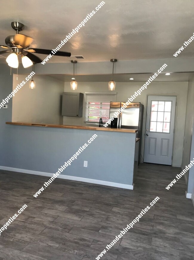 1225 San Mateo Blvd NE in Albuquerque, NM - Building Photo - Building Photo