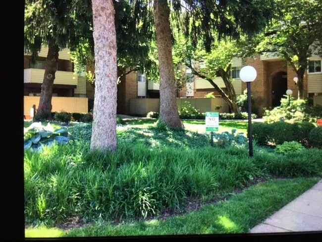 19305 Club House Rd, Unit Club House road in Montgomery Village, MD - Building Photo - Building Photo