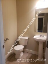 3669 N Hawkins Ave in Meridian, ID - Building Photo - Building Photo