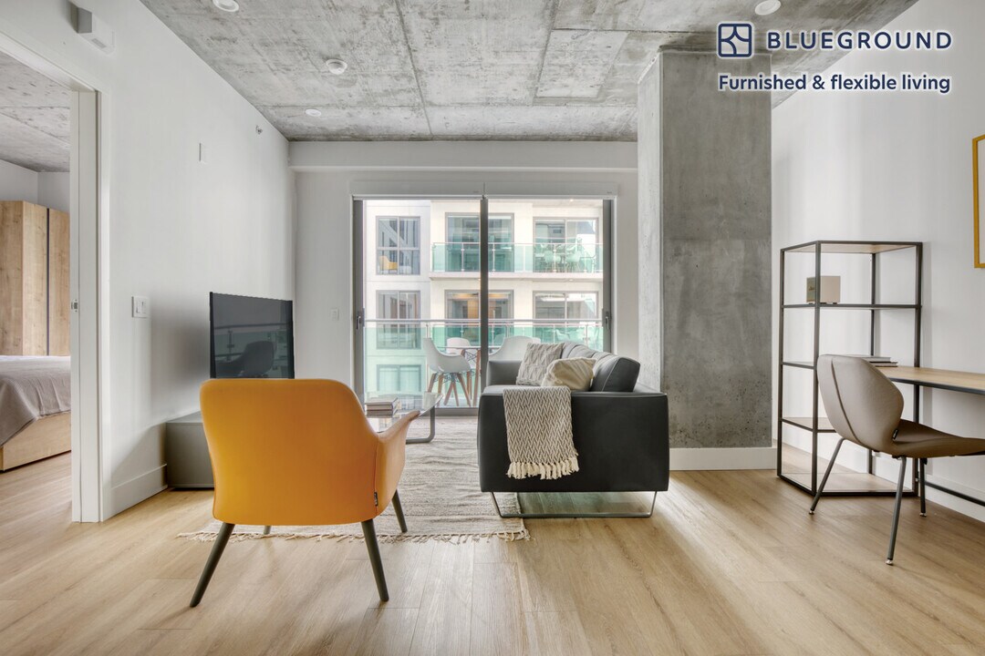 1027 Wilshire Blvd-Unit -FL6-ID542 in Los Angeles, CA - Building Photo