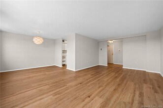 887 Farmington Ave in West Hartford, CT - Building Photo - Building Photo