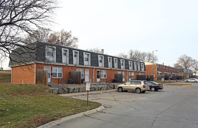 Stratford Square Apartments in Omaha, NE - Building Photo - Building Photo