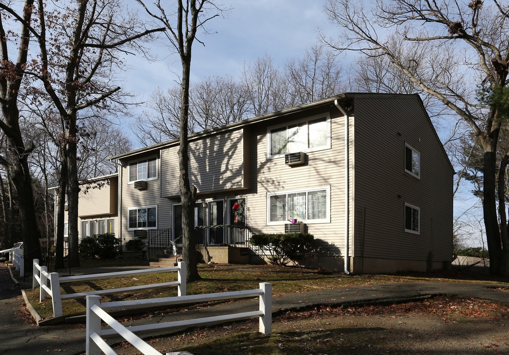 Bunker Hill in Waterbury, CT - Building Photo