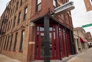 1329 W Chicago Ave in Chicago, IL - Building Photo