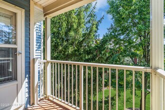 260 Crosspointe Dr in East Brunswick, NJ - Building Photo - Building Photo
