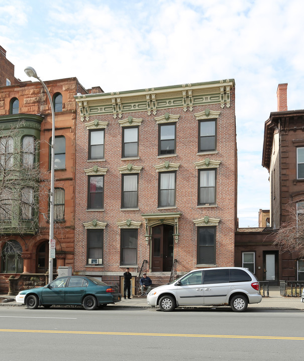 184 Washington Ave in Albany, NY - Foto de edificio