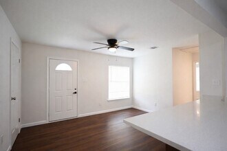 916 Parkway Dr in Baytown, TX - Building Photo - Building Photo