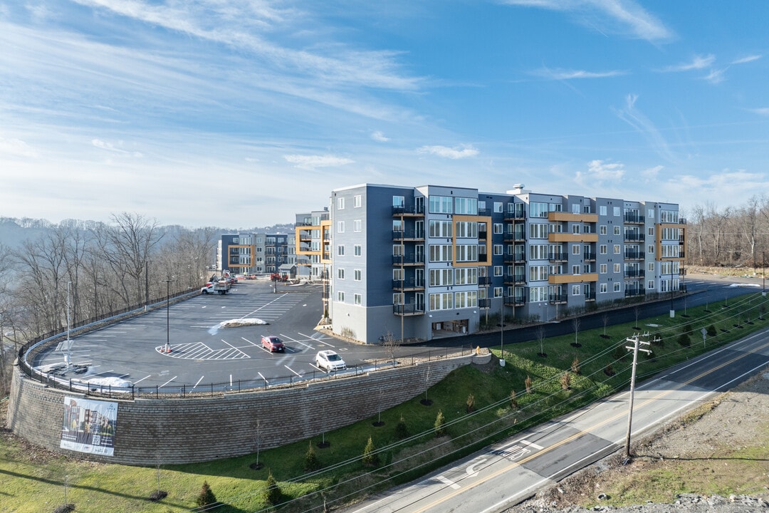 Apex Newbury in Bridgeville, PA - Building Photo