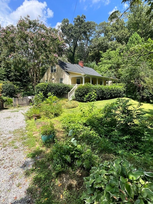 2451 Lyndhurst Ave