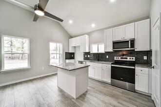 16613 E Lynbrook in Montgomery, TX - Building Photo - Building Photo