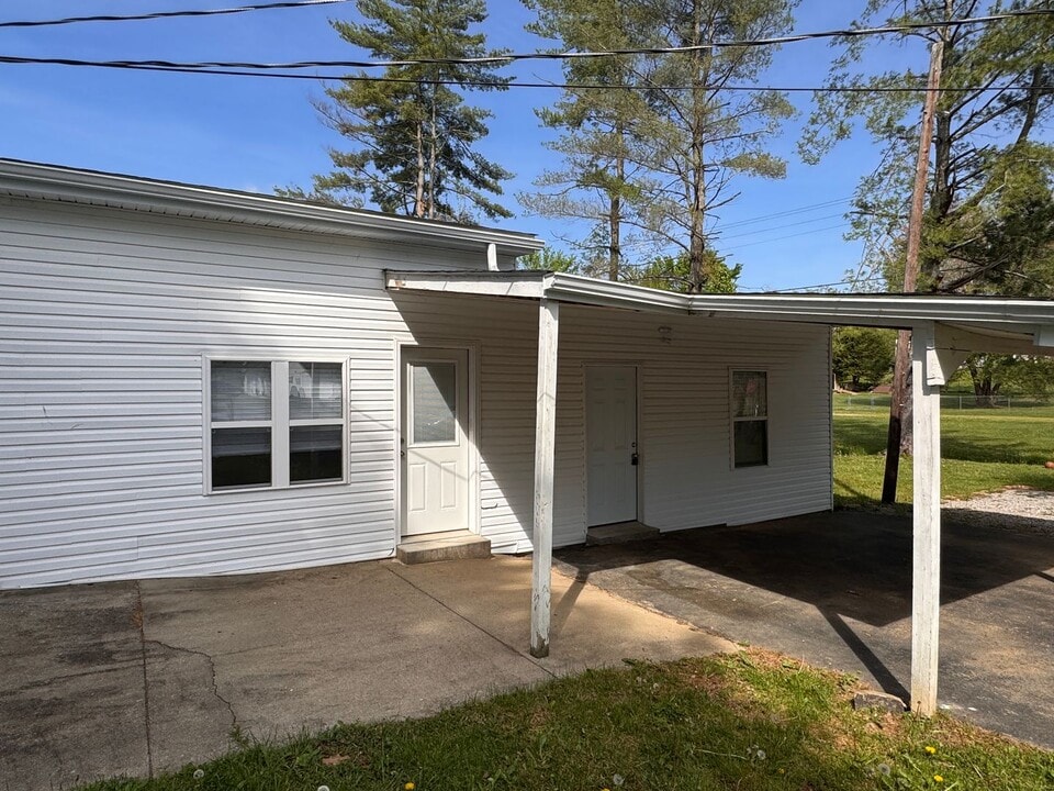 129 Corinth Rd in Corbin, KY - Building Photo