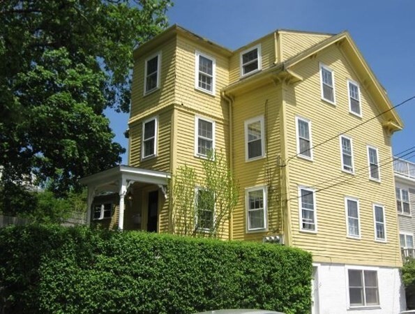 22 Orne St in Marblehead, MA - Building Photo