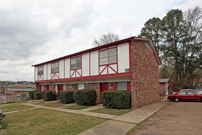 Cedar Crest Apartments in Jackson, MS - Foto de edificio - Building Photo