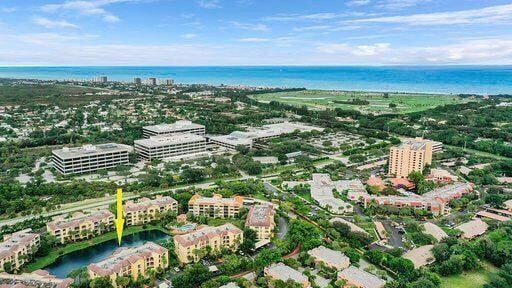 400 Uno Lago Dr, Unit 105 in Juno Beach, FL - Foto de edificio - Building Photo