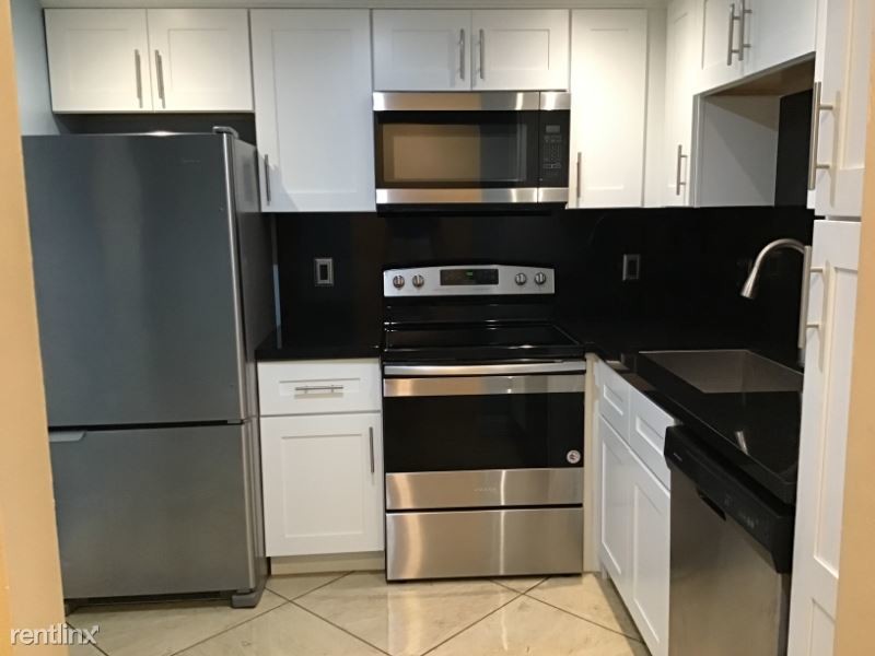 1505 Crescent Cir in West Palm Beach, FL - Building Photo