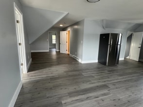 327 N Maple Ave in East Orange, NJ - Foto de edificio - Building Photo