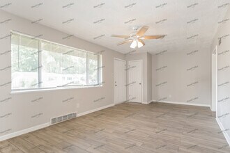 765 Hazelvalley Dr in Hazelwood, MO - Building Photo - Building Photo