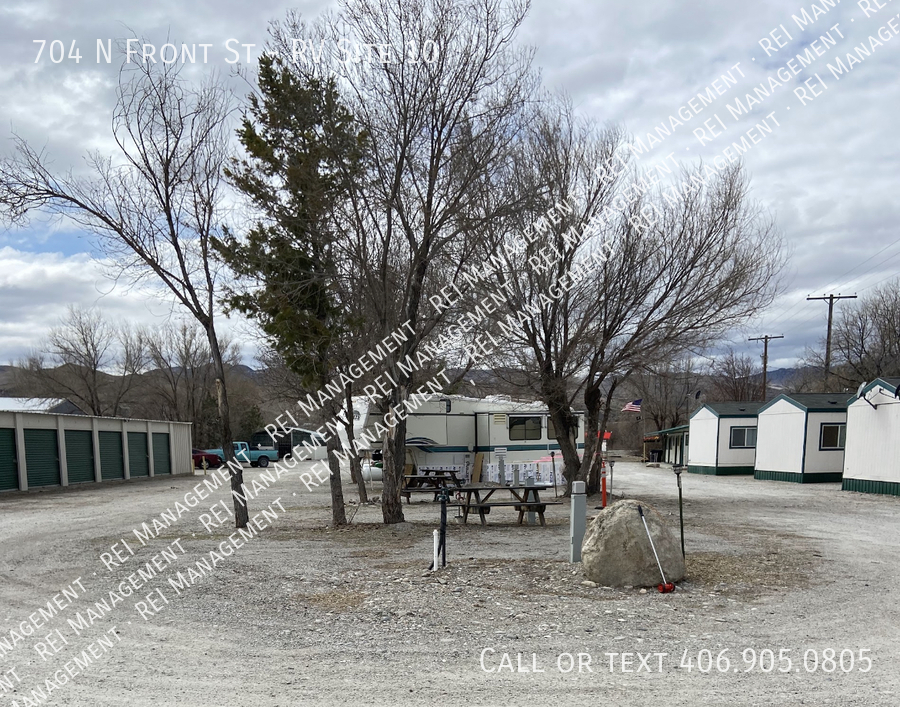 704 N Front St in Townsend, MT - Building Photo