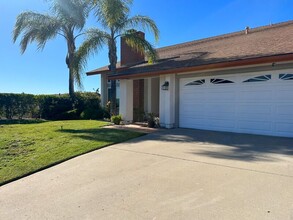 2065 Camino Dr in Escondido, CA - Building Photo - Building Photo