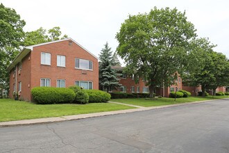Parklane Apartments in Rochester, NY - Foto de edificio - Building Photo