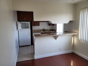 1421 16th St, Unit 8 in Santa Monica, CA - Building Photo - Building Photo