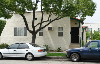 449-453 W Garfield Ave in Glendale, CA - Foto de edificio - Building Photo