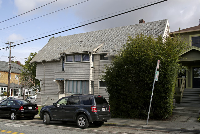 4100-4102 Terrace St in Oakland, CA - Building Photo - Building Photo