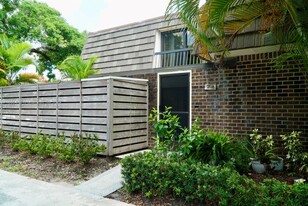 201 2nd Terrace in Palm Beach Gardens, FL - Building Photo - Building Photo