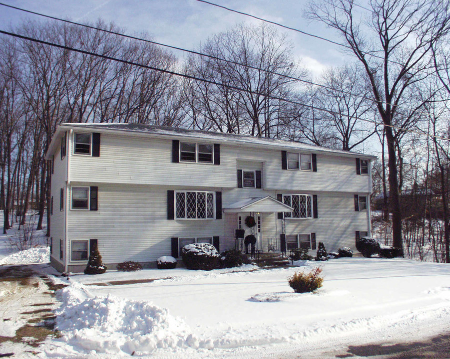 8-10 Lanesboro Rd in Worcester, MA - Building Photo