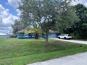 908 SW Connecticut Terrace in Port St. Lucie, FL - Building Photo - Building Photo