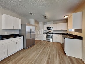 5026 Chase Stone Dr in Bacliff, TX - Building Photo - Building Photo